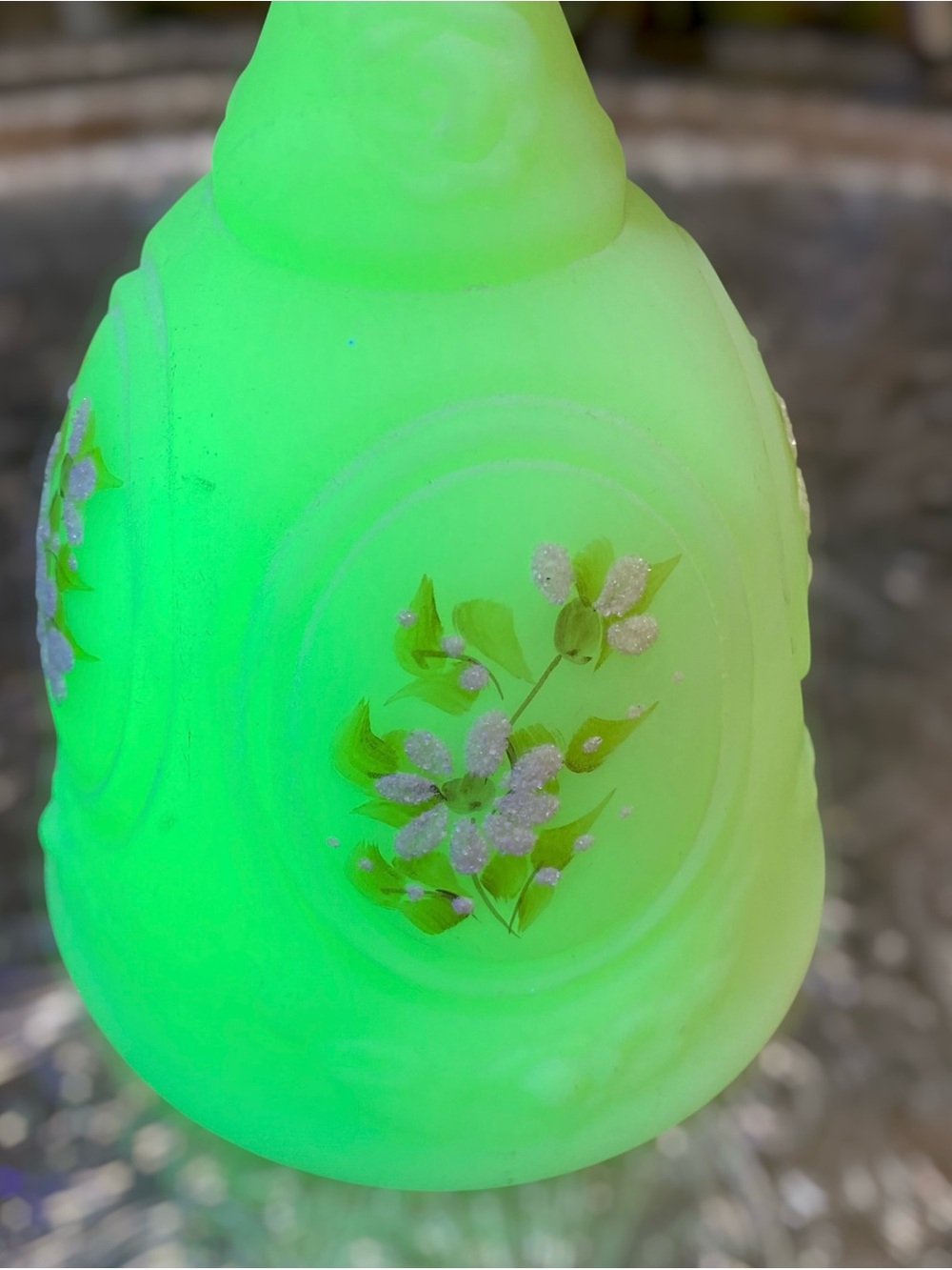 Vintage Fenton Uranium Artist Signed Bell Custard Art Glass Floral Medallion - Picture 2 of 7